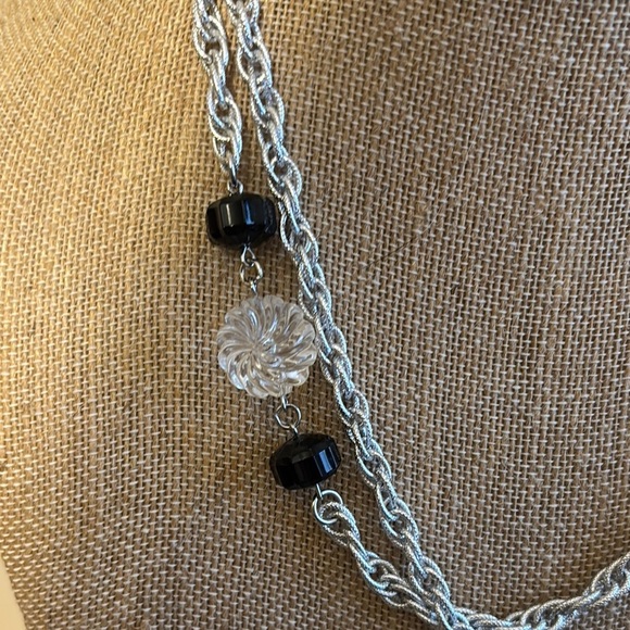 Elegant Silver and Black Necklace - Picture 3 of 3